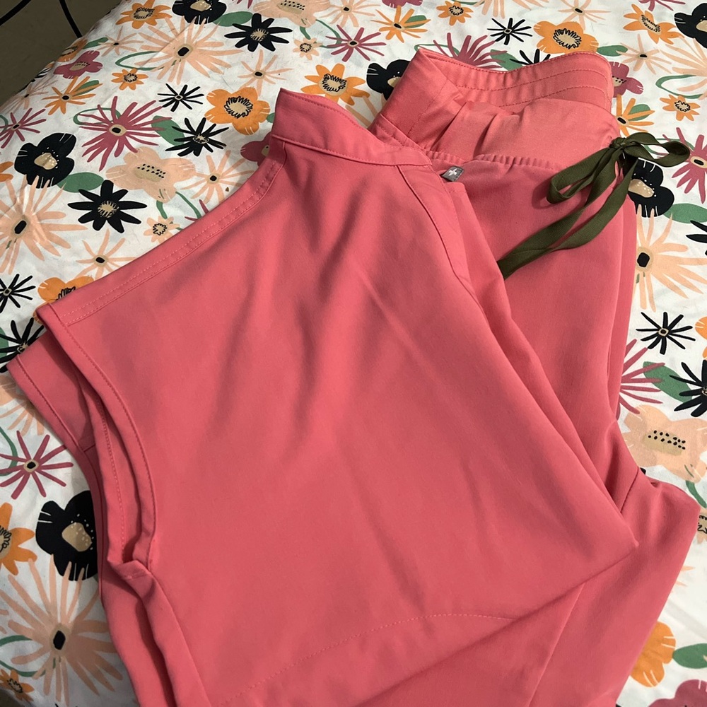 Figs Beat It Pink set Rafaela xxs and small petite joggers